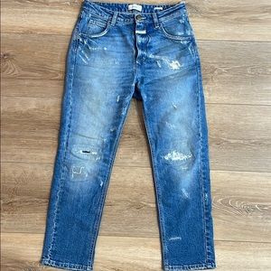 Distressed boyfriend jeans